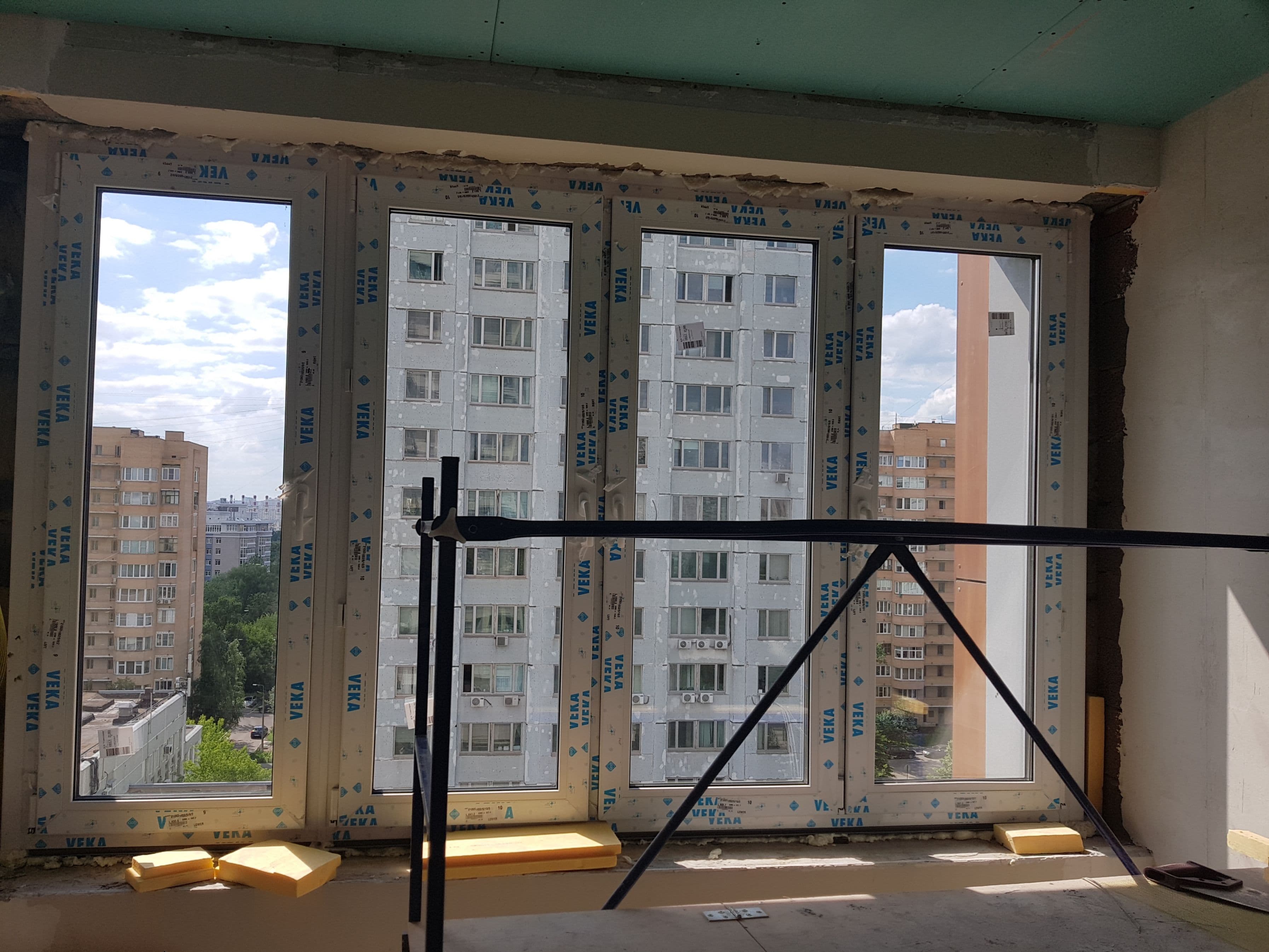 Остекление окнами VEKA