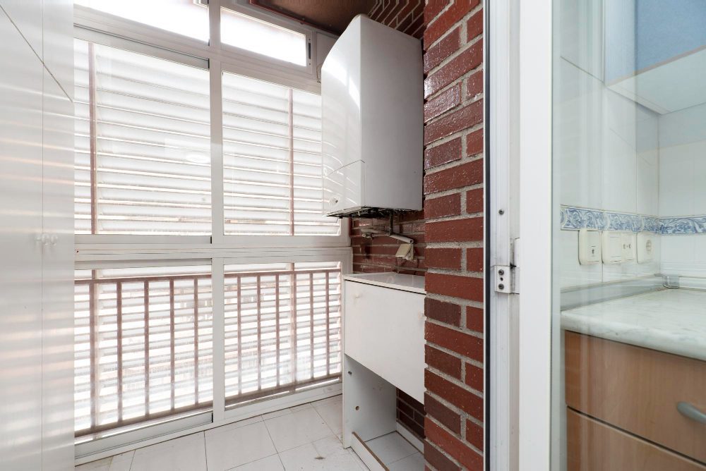 Чем отделать балкон изнутри? 5 лучших вариантов с примерами