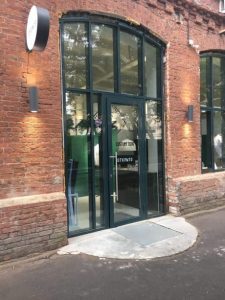 Остекление бизнес-центра