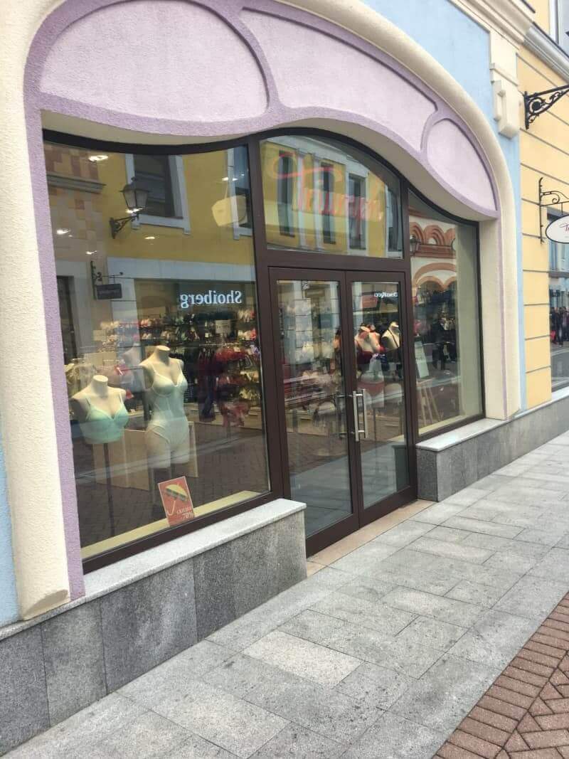 Остекление магазина алюминиевой профильной системой Alumark s70