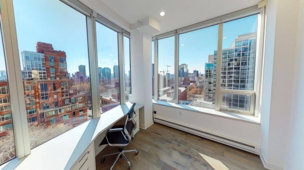 Остекление балконов и лоджий VEKA: от холодного к тёплому кабинету