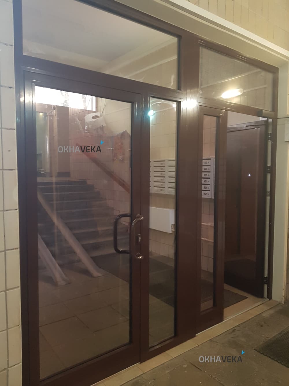 Установка дверей в подъезд из алюминиевого профиля Р-400