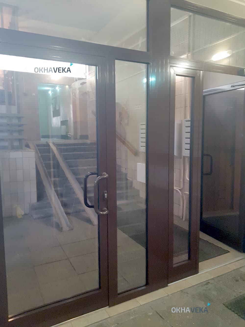 Установка дверей в подъезд из алюминиевого профиля Р-400